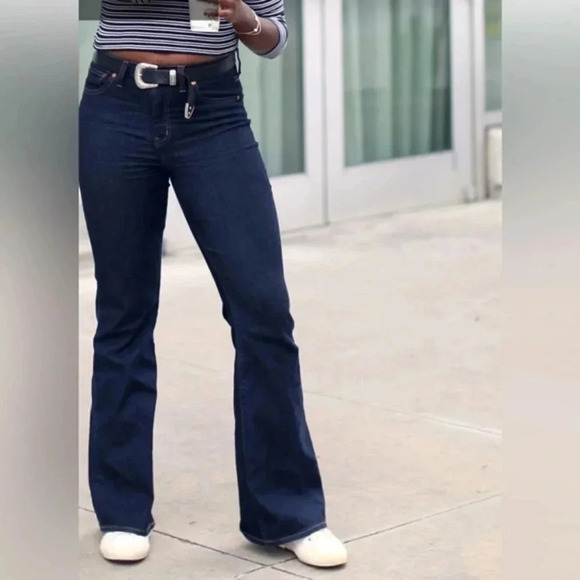 Madewell flee market flare with blue wash size 26 and 32 inseam - Picture 1 of 10